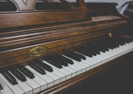 Piano keyboard picture