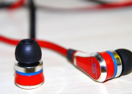 Various styles of wire-controlled headphones picture